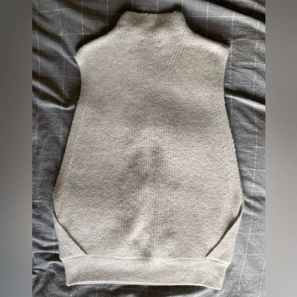 Banana Republic Envelope Hem Sweater Vest, size S - Picture 2 of 7